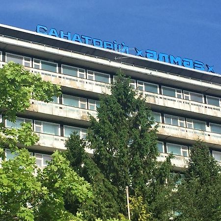 Отель Sanatoriy Almaz Трускавец Экстерьер фото